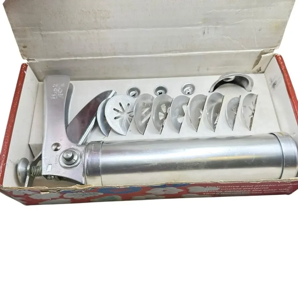 Vintage Wear-Ever Cookie Gun and Pastry Decorator Aluminum Cookie Press Complete
